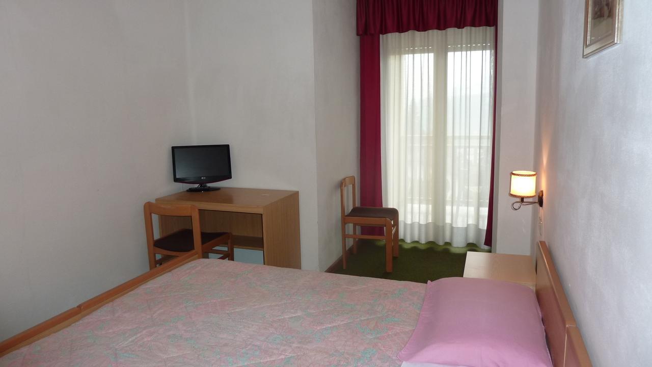 Hotel Terminus Levico Terme Exterior foto